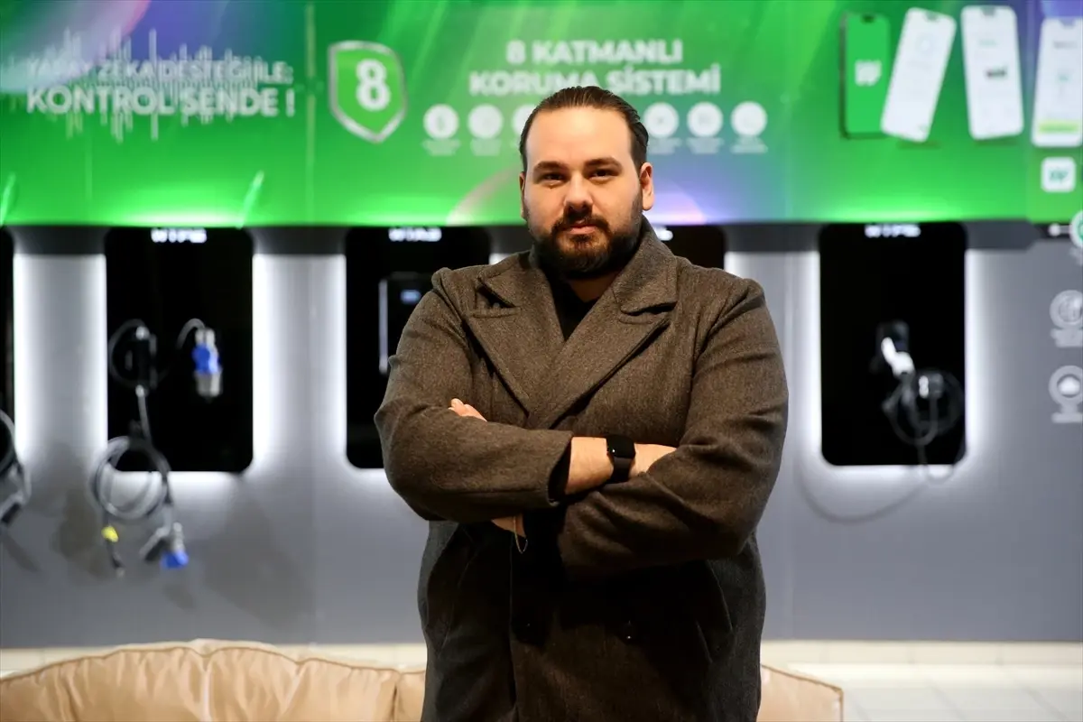 Bilim kurgu dizisinden etkilenen genç mühendis, yapay zekalı araç şarj ünitesi geliştirdi