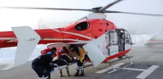 Bitlis'te yolu kapanan köydeki KOAH hastası ambulans helikopterle hastaneye ulaştırıldı