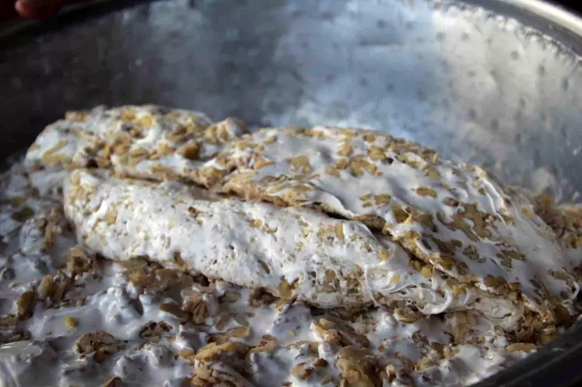 Bu helva kışın üşütmüyor: Yapımı 3 gün sürüyor