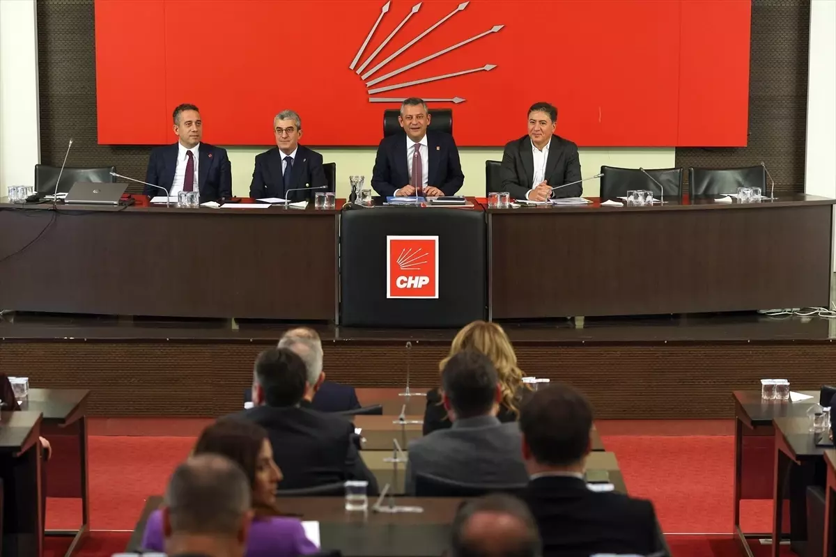 CHP'de kapalı grup toplantısı