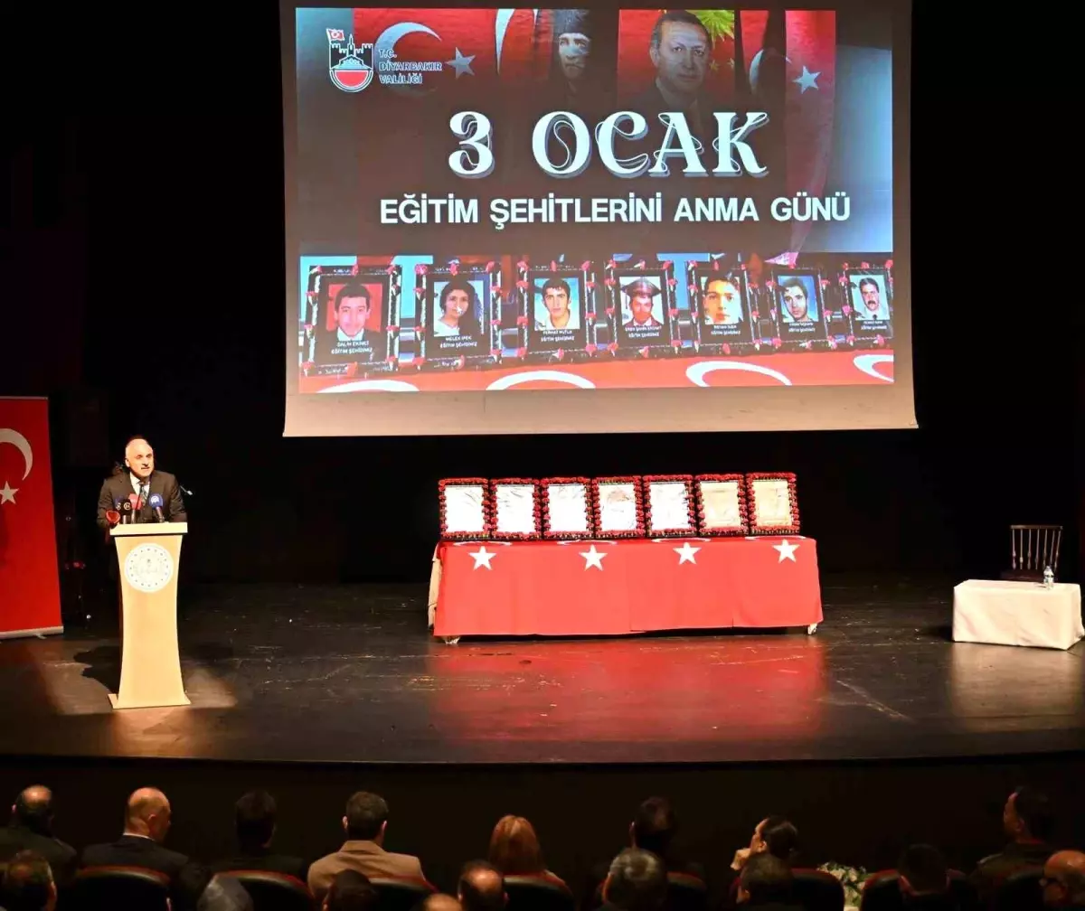 Diyarbakır'da terör saldırısında hayatını kaybedenler anıldı