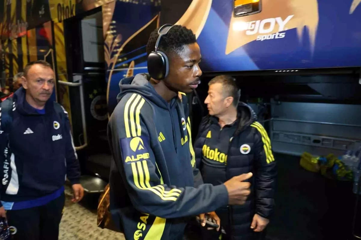 Fenerbahçe kafilesi Adana'ya geldi