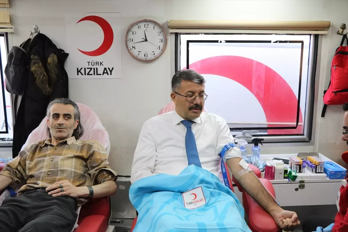 Hakkari Valisi Çelik, kan bağışı kampanyasına destek verdi