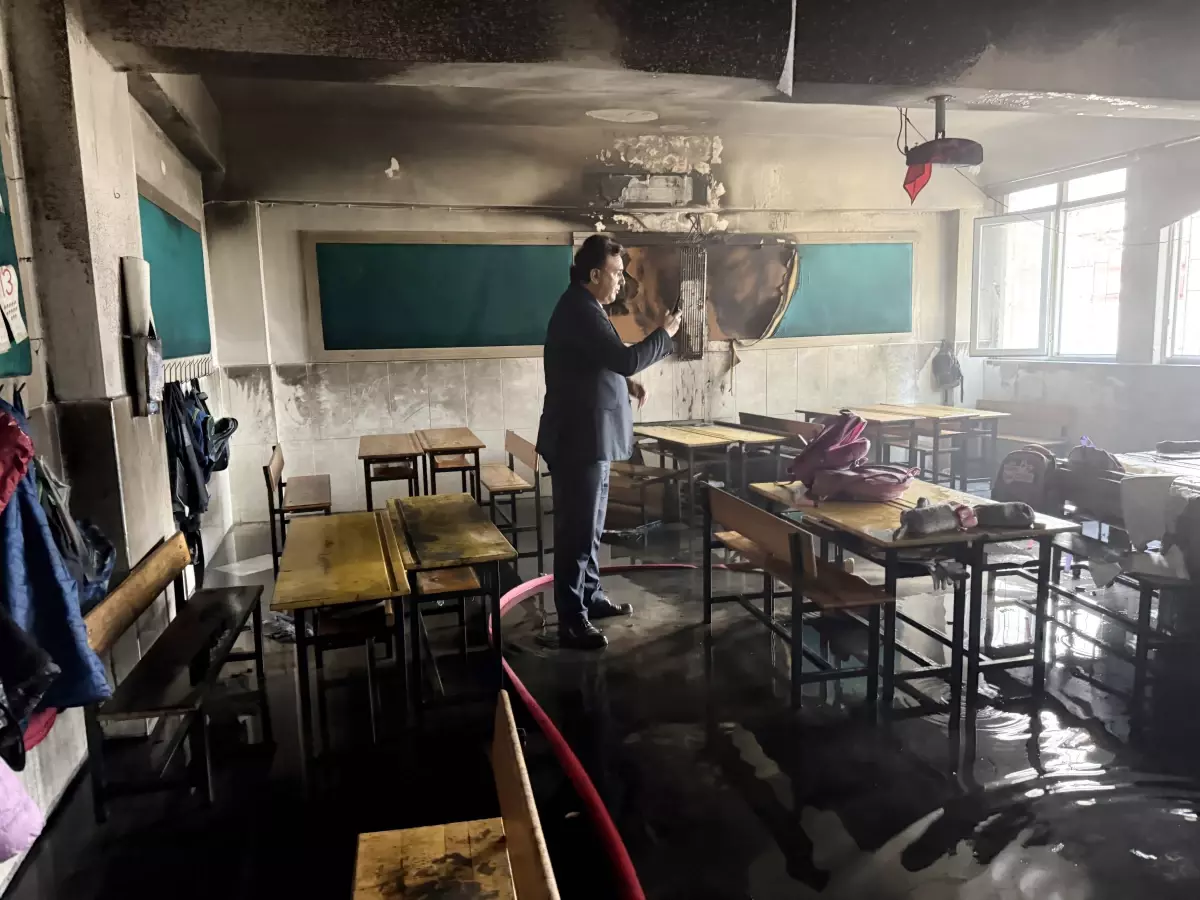 İlkokulda sınıfta yangın çıktı, eğitime 2 gün ara verildi