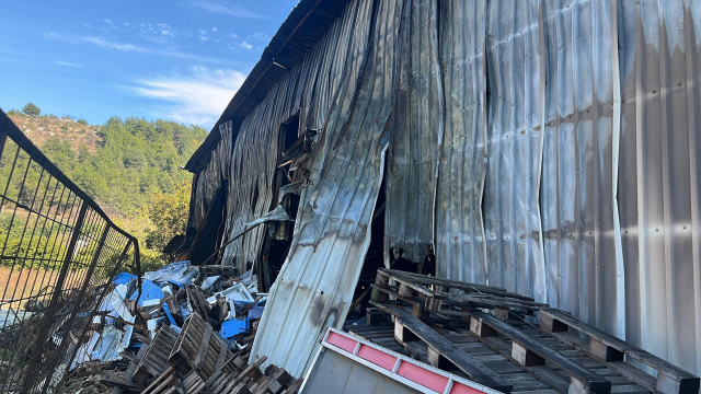 ilkokulda sinifta yangin cikti egitime 2 gun ara 19428056 8941 m