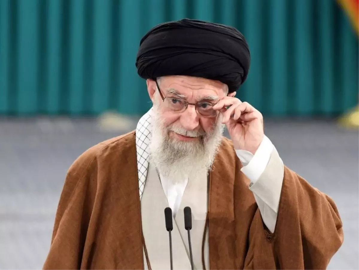 İran lideri Hamaney: Protestocular ekonomik taleplerinde haklı