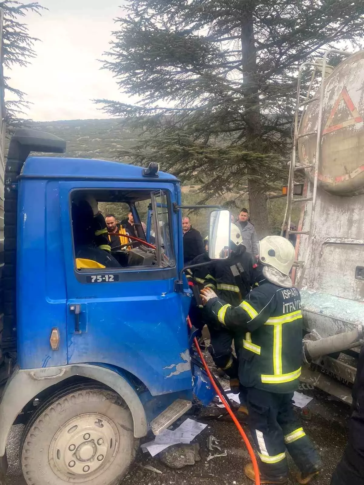 Isparta'da kamyonet ile mikser çarpıştı: 1 yaralı