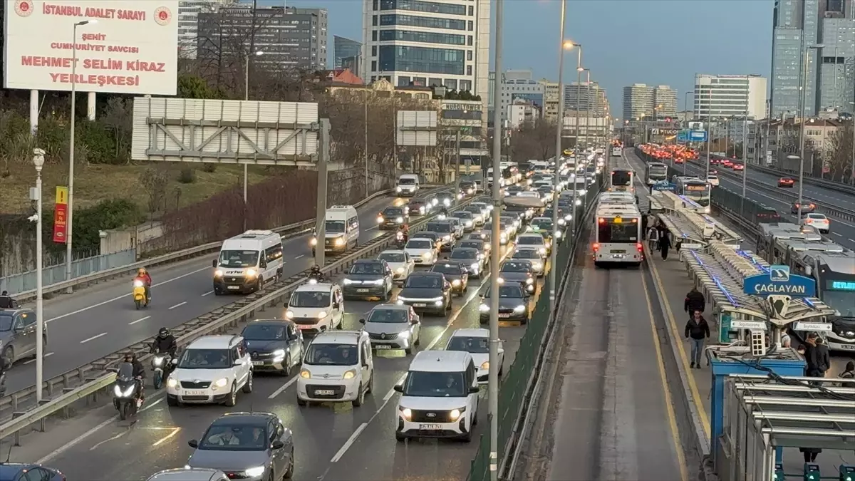 İstanbul'da Trafik Yoğunluğu Yüzde 71
