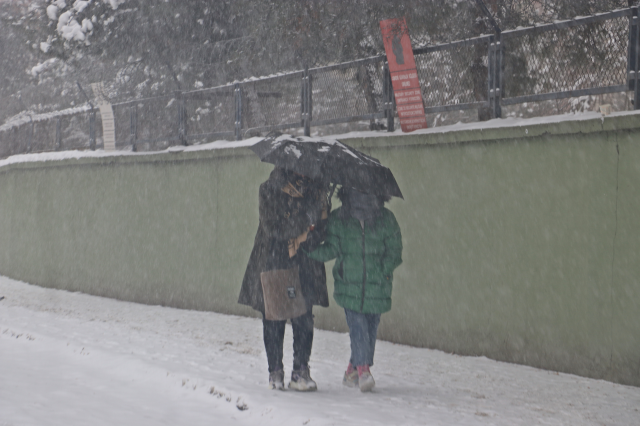 The weather in Istanbul is changing suddenly! Snow, storm, and heavy rain are coming