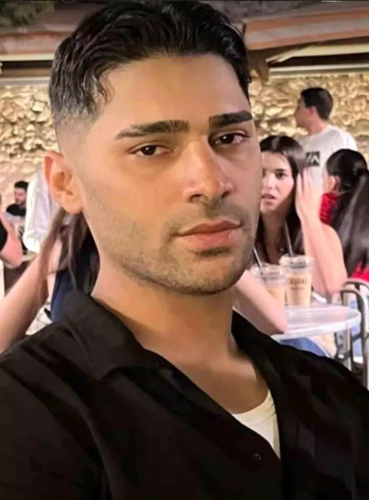 İzmir'de emniyet şeridindeki kamyona çarpan motosikletli genç hayatını kaybetti