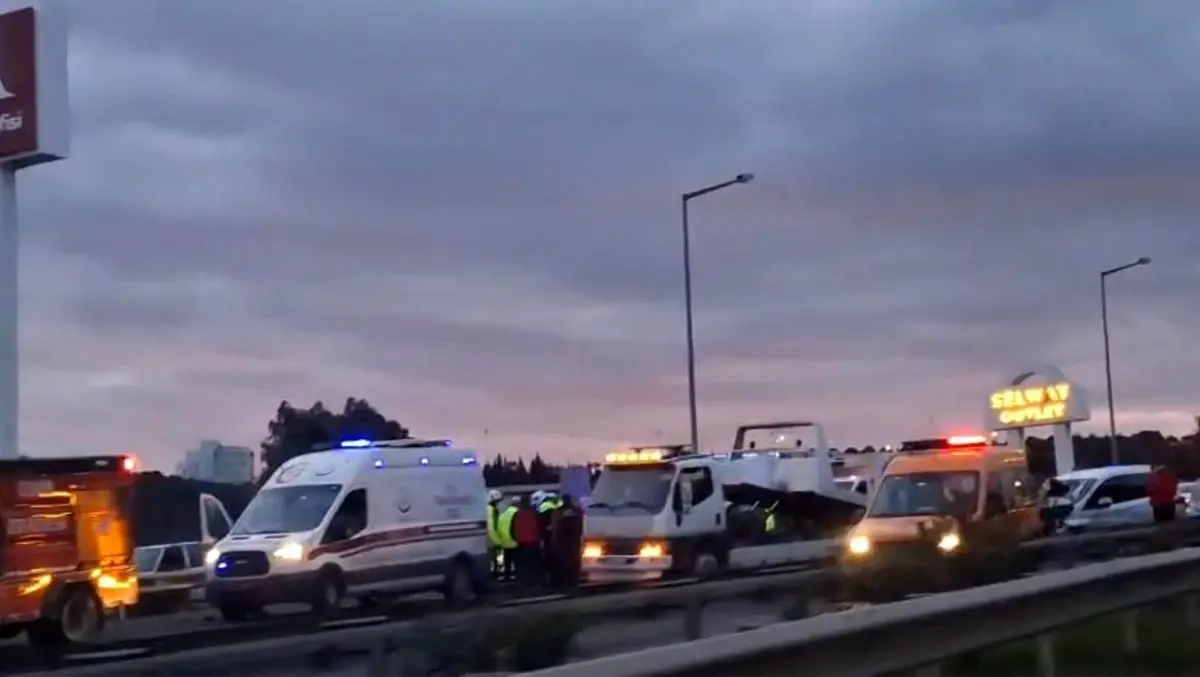 İzmir'de zincirleme trafik kazası: 7 yaralı