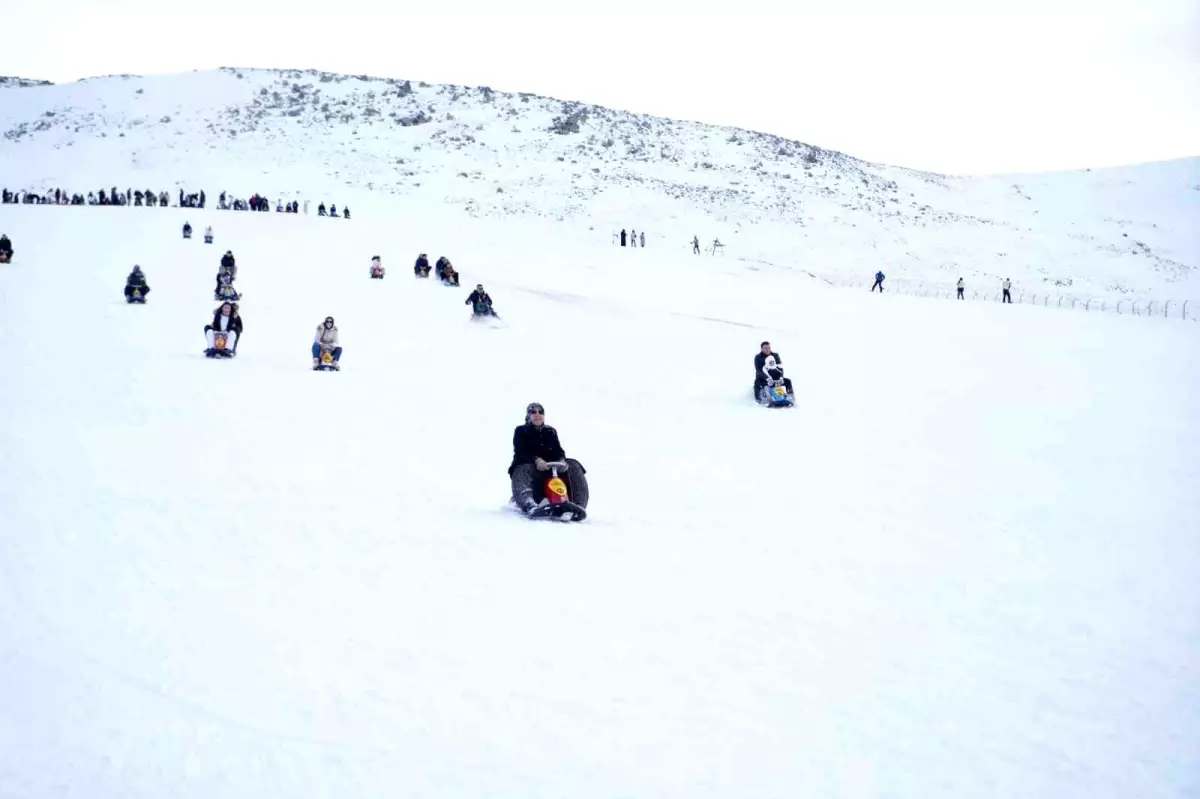 Kar keyfi Ketençimen Kayak Merkezi'nde yaşandı