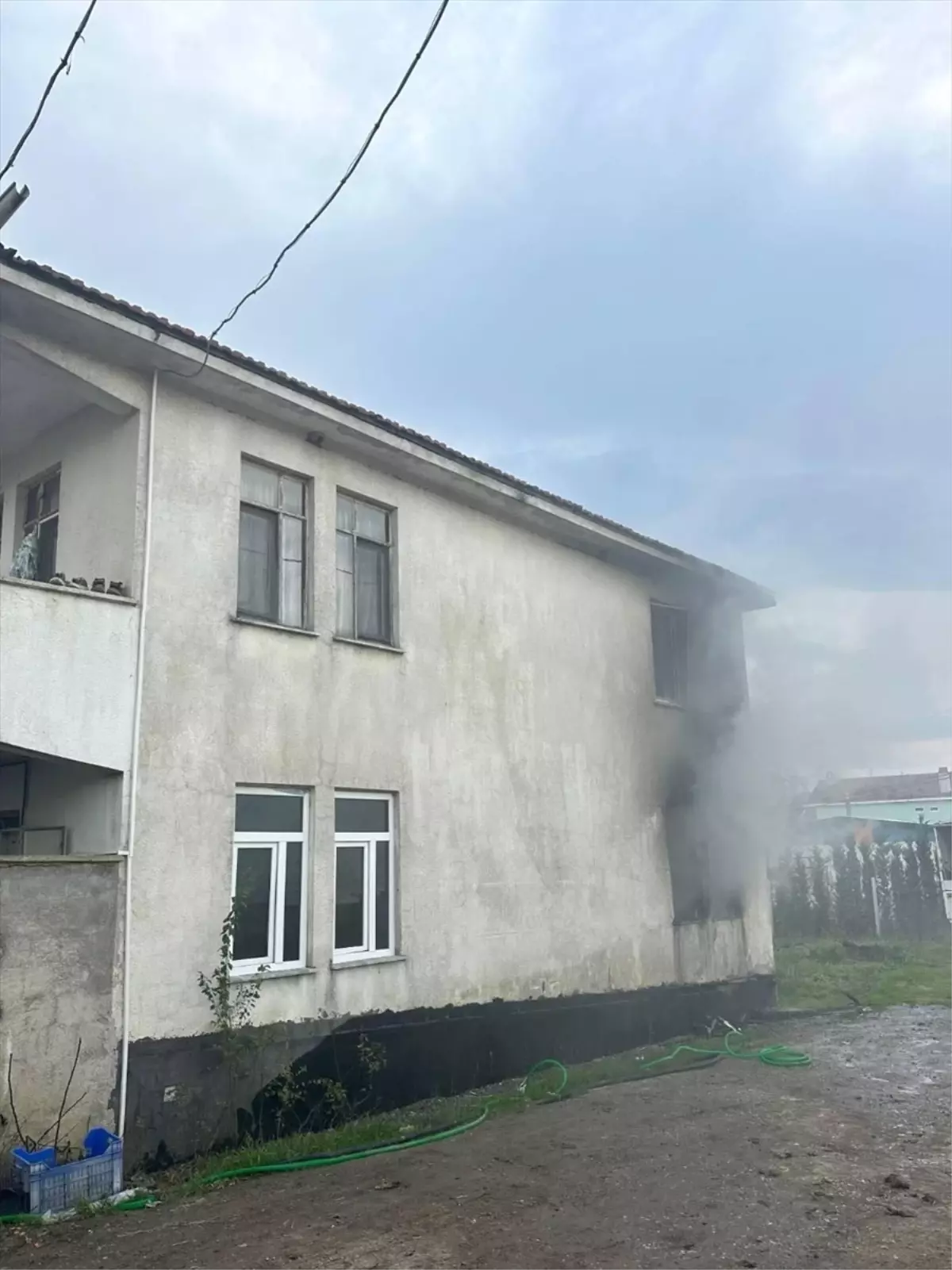 Kocaeli'de yangın çıkan iki katlı evde hasar oluştu