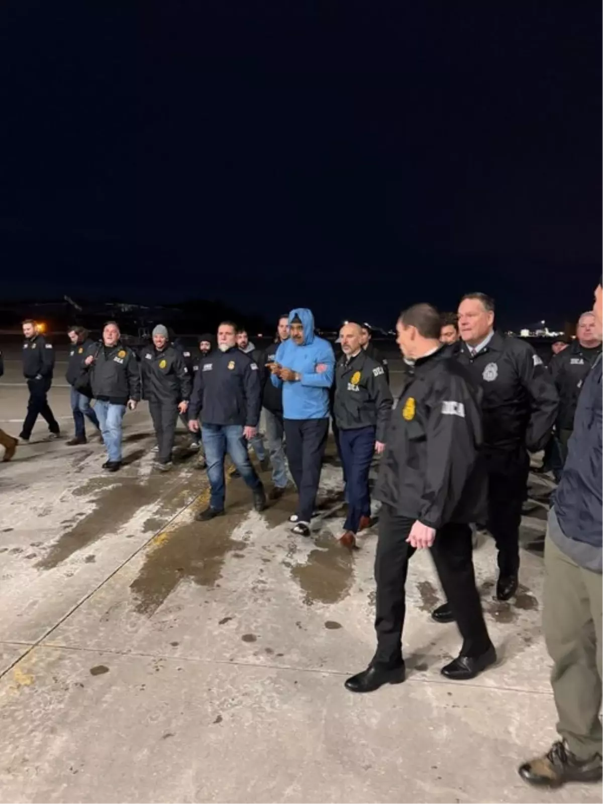 Maduro ve eşi mahkemeye götürüldü