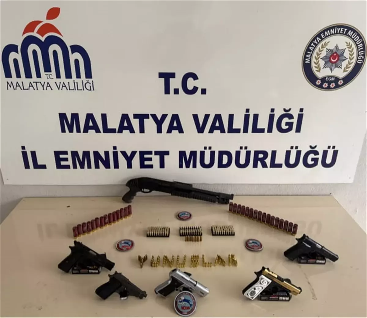 Malatya'da 6 ruhsatsız silah ele geçirildi, 2 şüpheli yakalandı