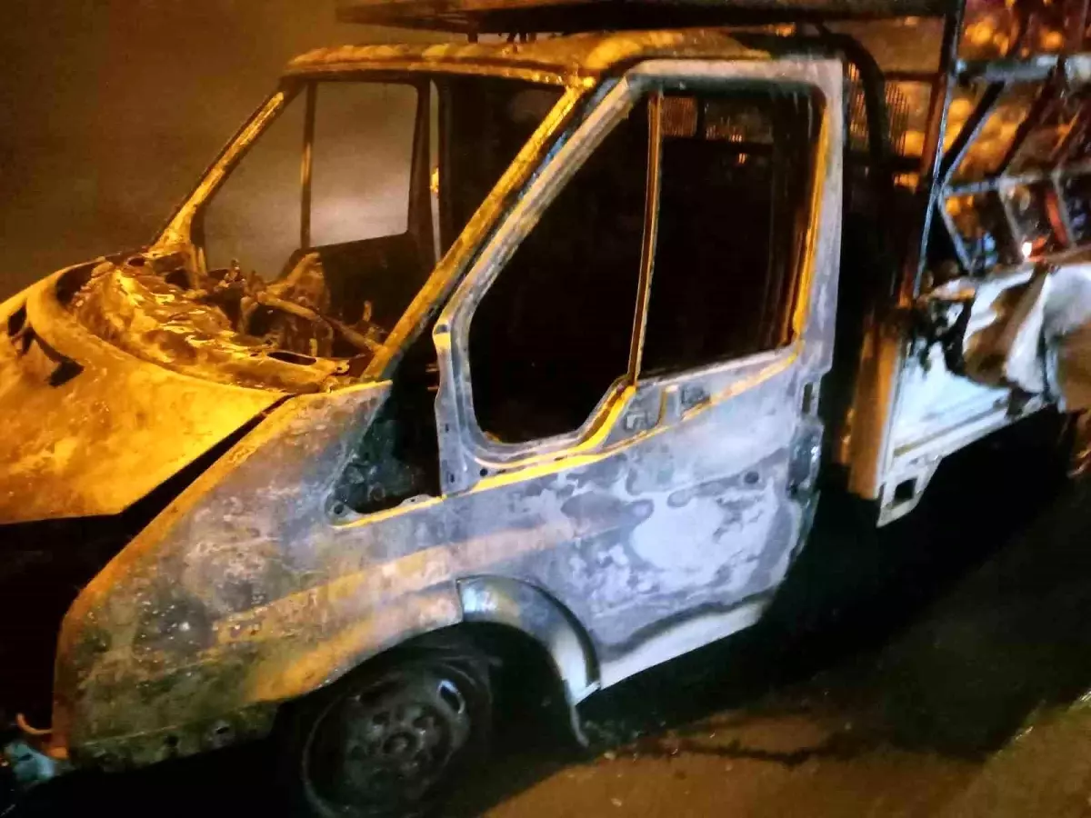 Osmaniye'de mandalina yüklü kamyonette çıkan yangın söndürüldü