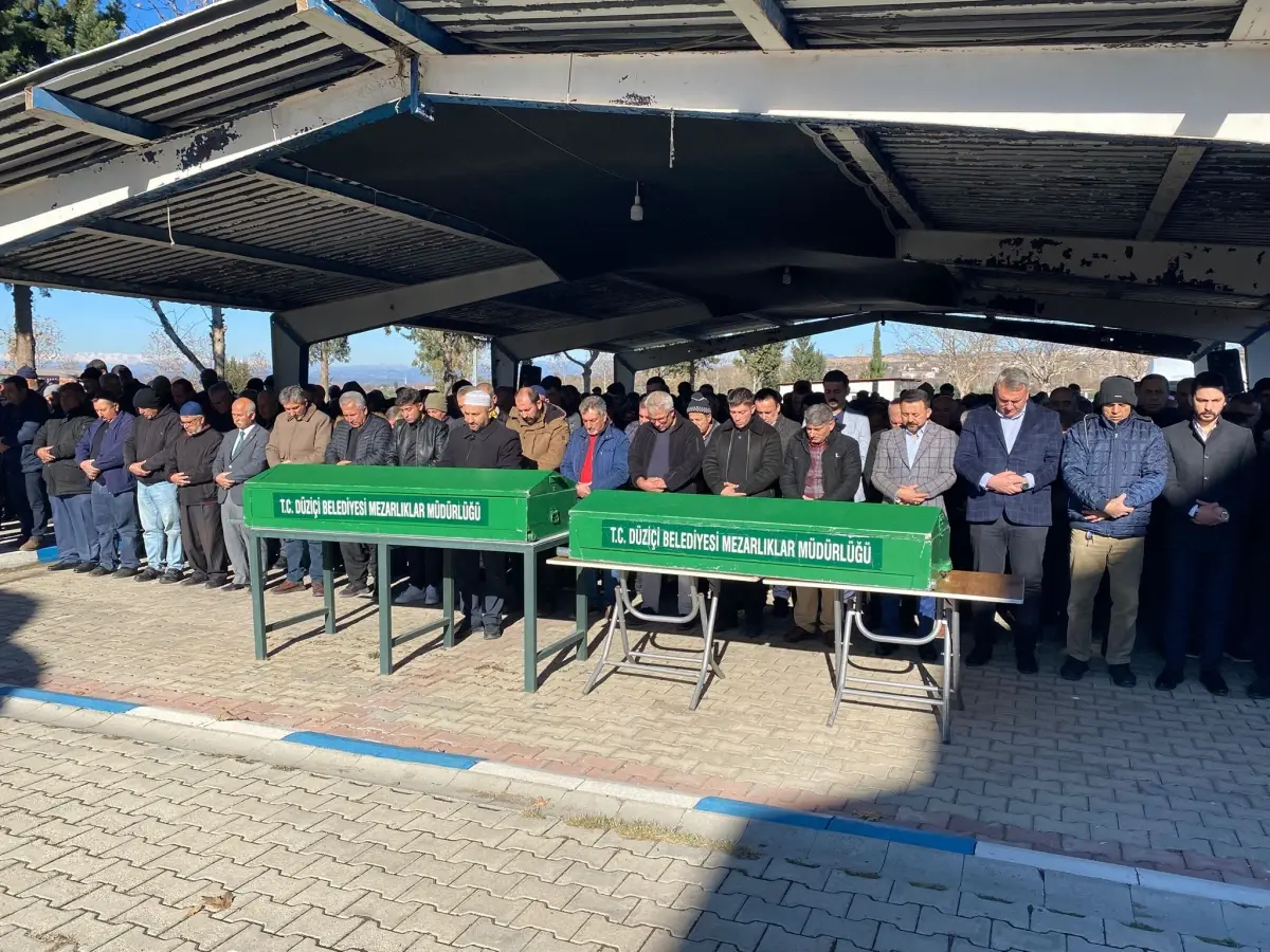 Otoyol köprüsünden uçan araçta ölen kayınpeder ile gelin toprağa verildi