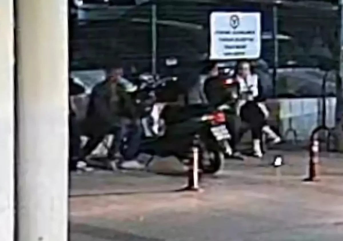 Refakatçi gibi gittikleri hastanenin otoparkından 3 motosiklet çaldılar