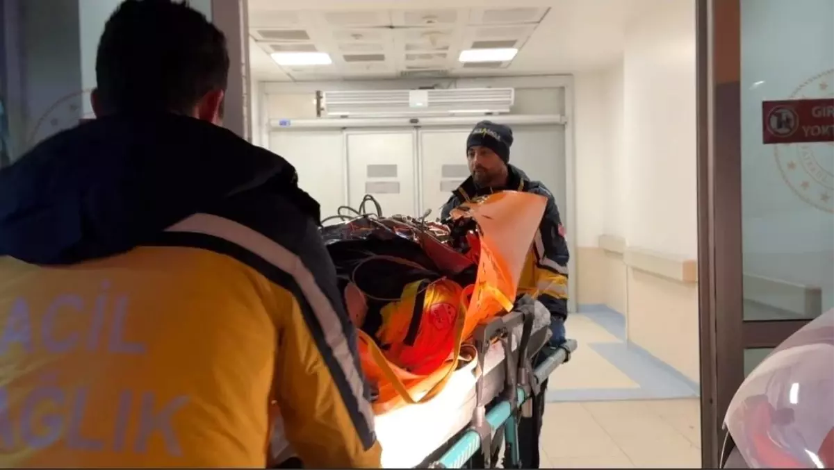 Rumelifeneri'nde kaybolduktan saatler sonra bulunan kadın, düştüğü uçurumdan kurtarıldı