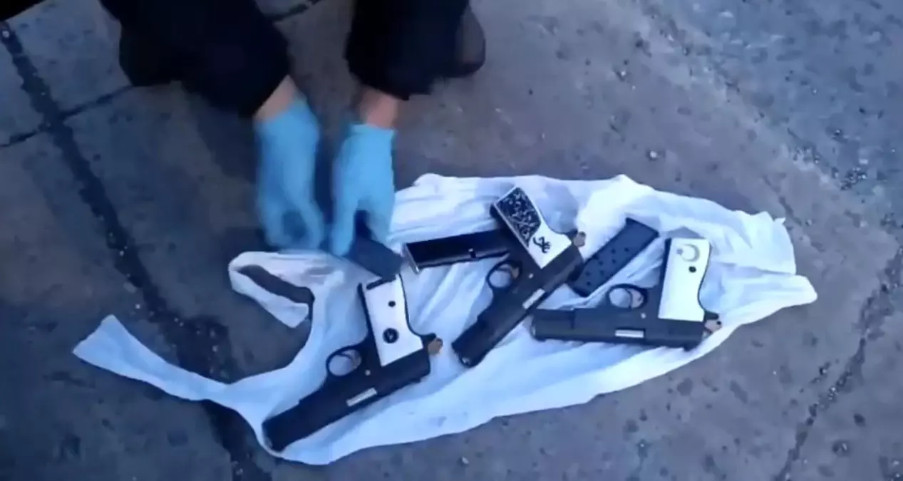 Samsun'da şüpheli araçtan 3 adet ruhsatsız tabanca ele geçirildi