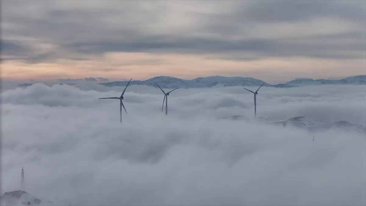 Sertavul Geçidi'ndeki kar ve sis havadan görüntülendi