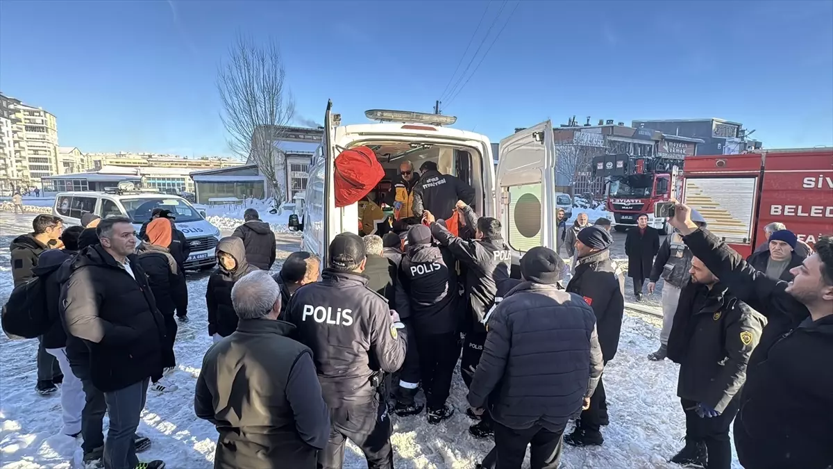 Sivas'ta evde çıkan yangında 90 yaşındaki kişi ağır yaralandı