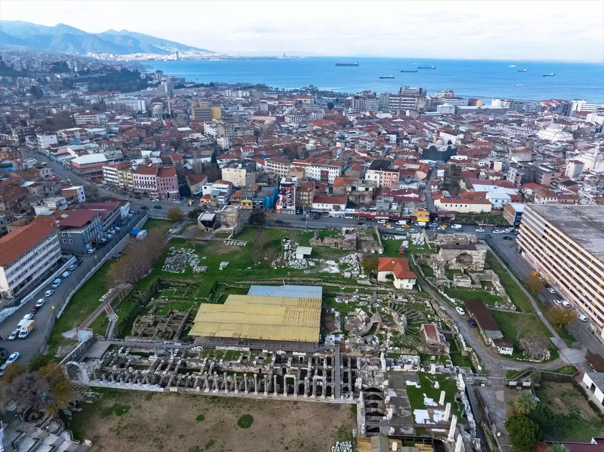 Smyrna'da kem gözlere karşı 'Süleyman düğümü' motifli mozaikli oda keşfedildi