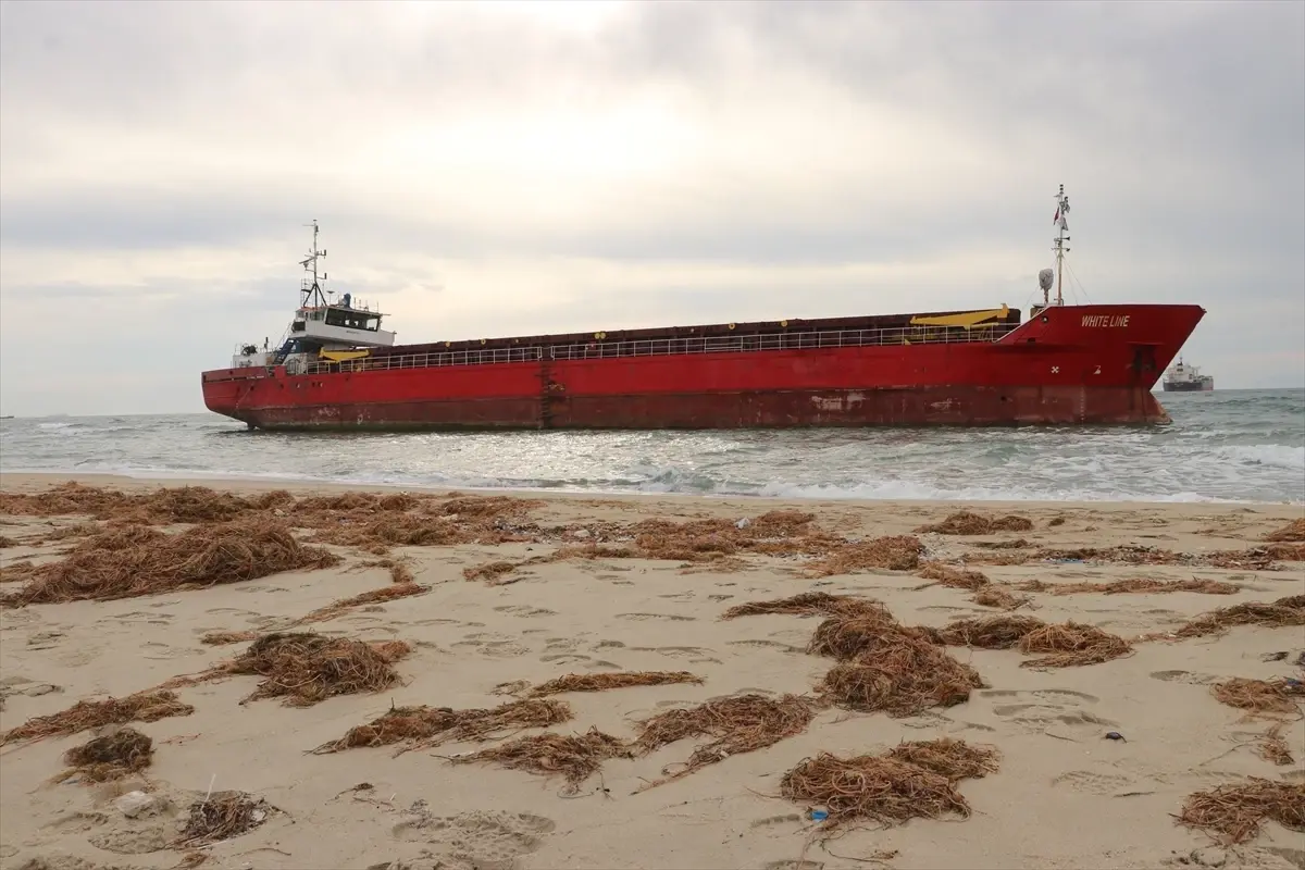 Tekirdağ'da karaya oturan geminin kurtarılması için çalışmalar sürüyor