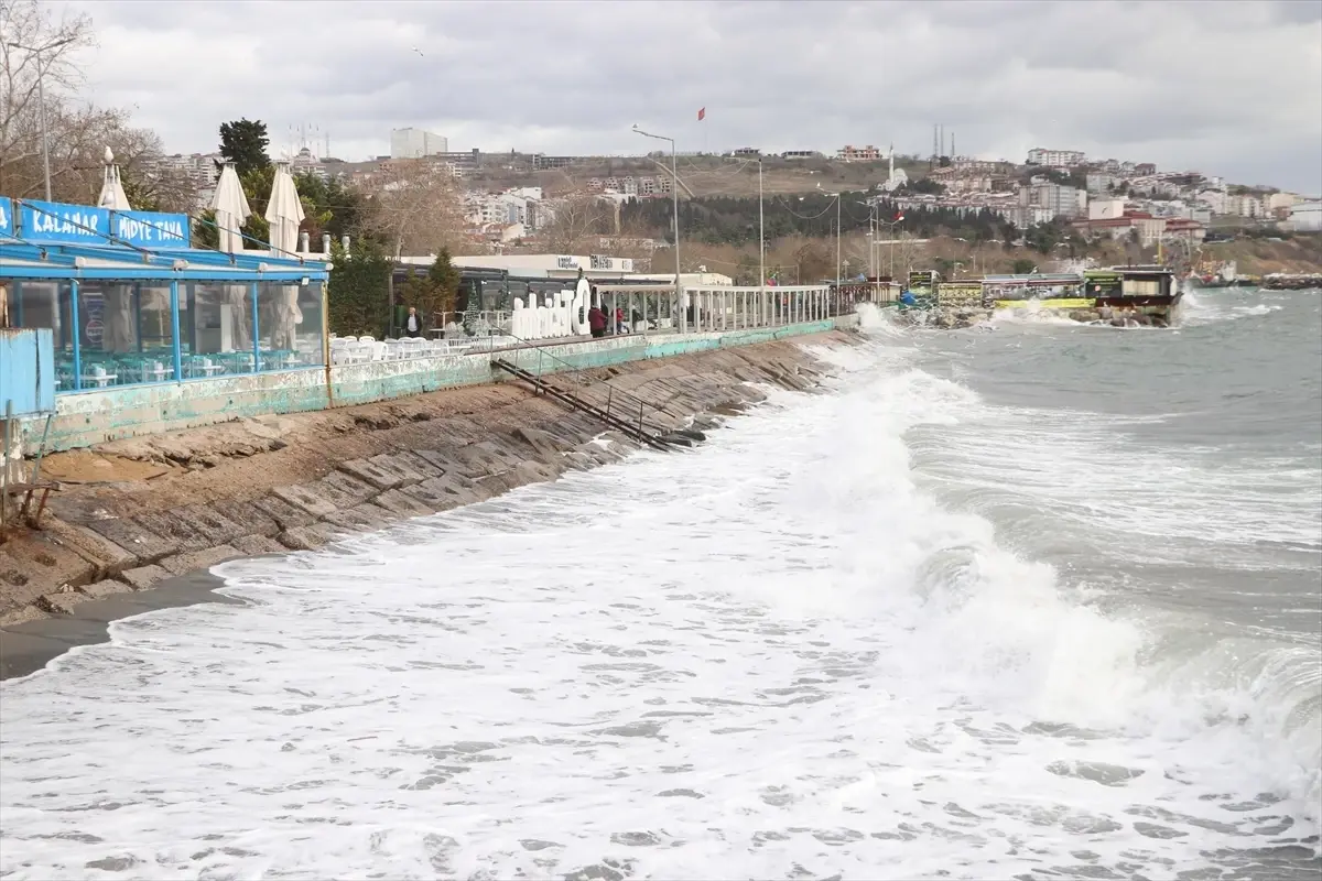 Tekirdağ'da lodos bir haftadır deniz ulaşımını olumsuz etkiliyor