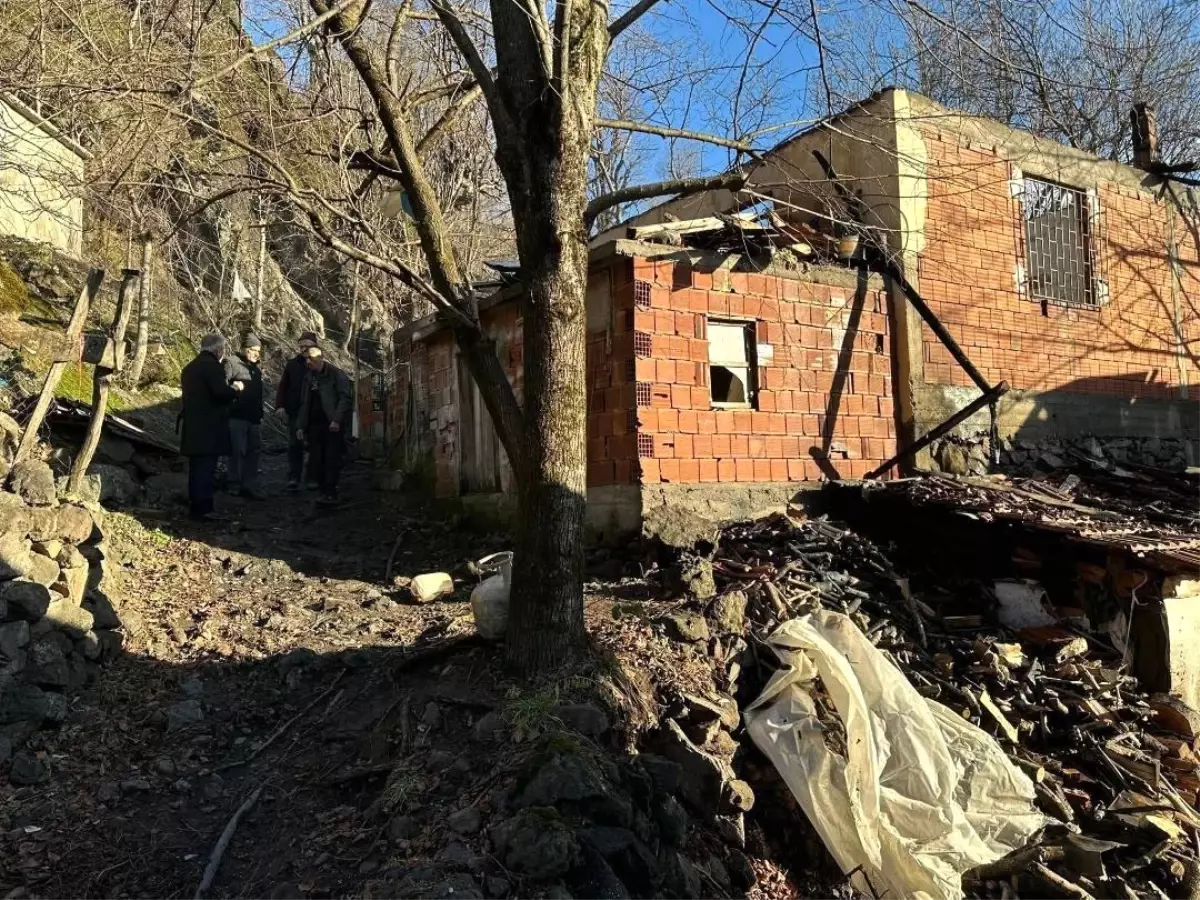 Tokat'ta evde çıkan yangında 50 çuval fındık kül oldu