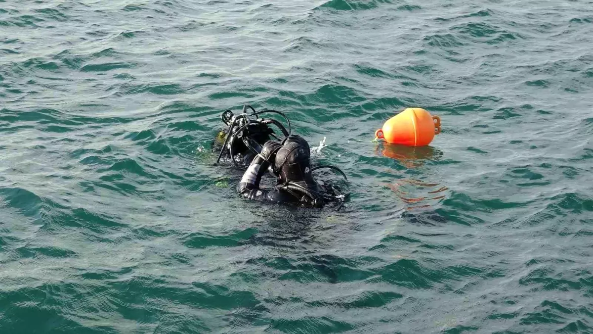 Adalar'da denize düşen şahıs 8 gündür aranıyor