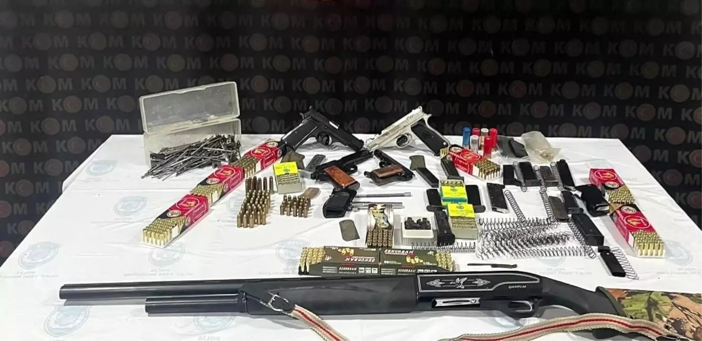 Amasya'da silah kaçakçılığı operasyonu: 5 ruhsatsız silah ve 600'den fazla fişek ele geçirildi
