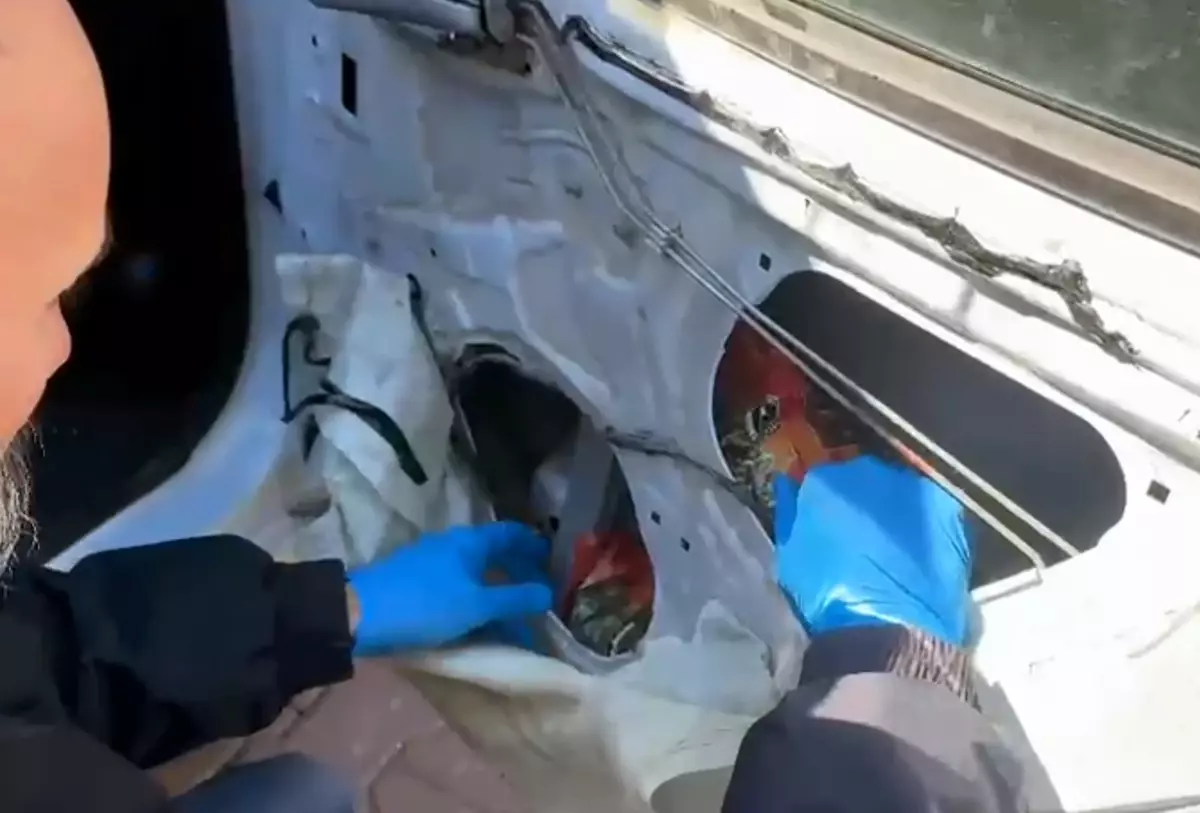 Aracında 66 bin 600 uyuşturucu hap ele geçirildi; 'Babam hastaydı, ziyarete gidiyordum' dedi