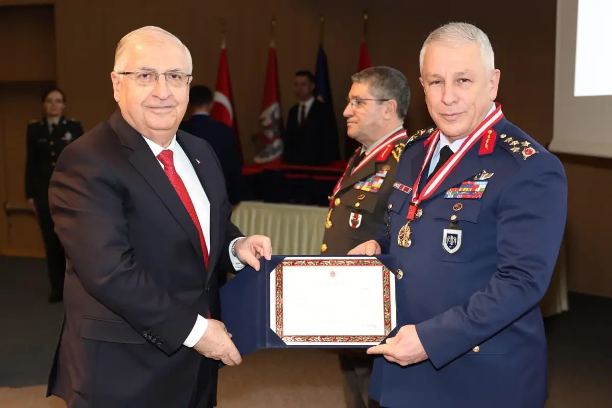 Bakan Güler, 'Madalya Tevcih, Başarılı Birlik ve Personelin Ödüllendirilmesi Töreni'ne katıldı