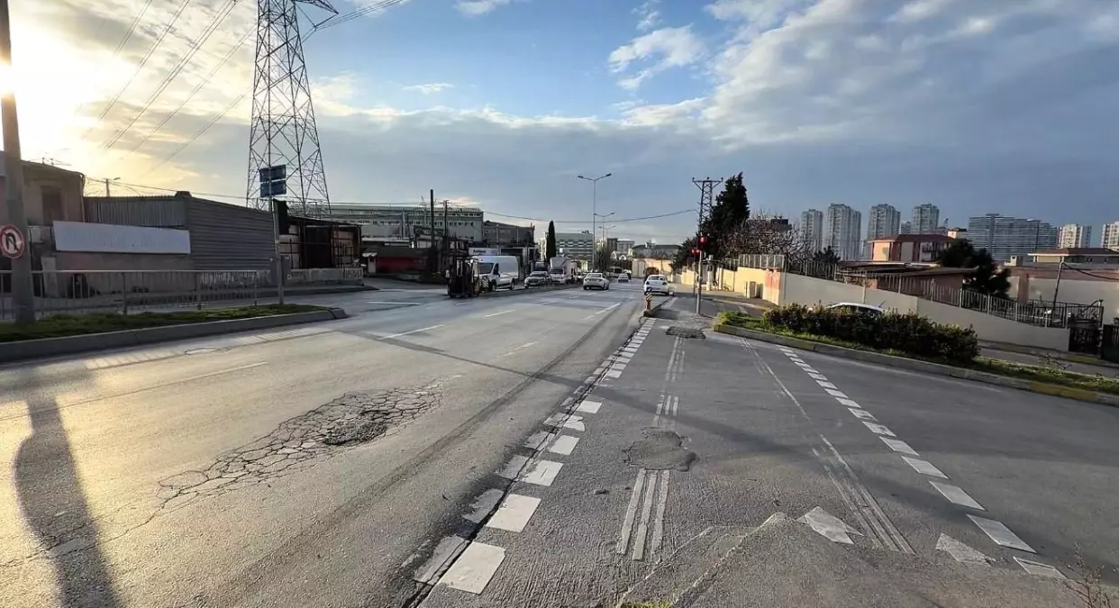 Başakşehir'de tırın altında kalan motosiklet sürücüsü ölümden döndü