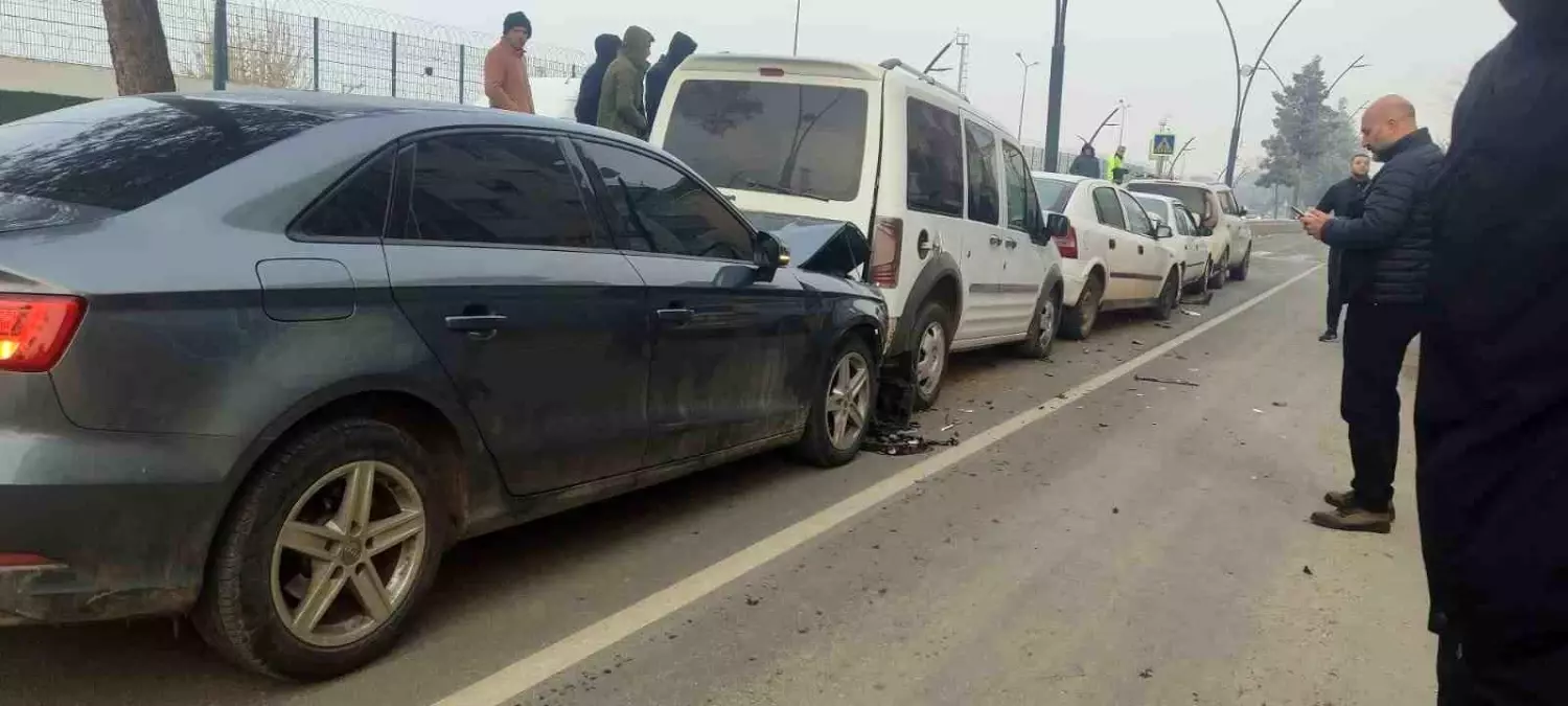 Batman'da 5 araçlı zincirleme kaza