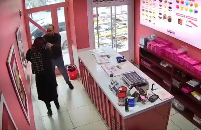 bir anda dukkana girdi yaptiklarina kimse anlam 19432747 2082 m