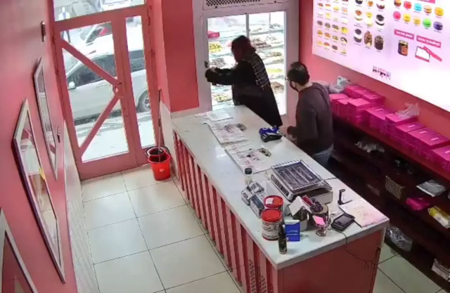 bir anda dukkana girdi yaptiklarina kimse anlam 19432747 6023 m