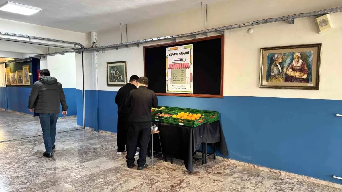 Bu okulda manav var, görevli yok