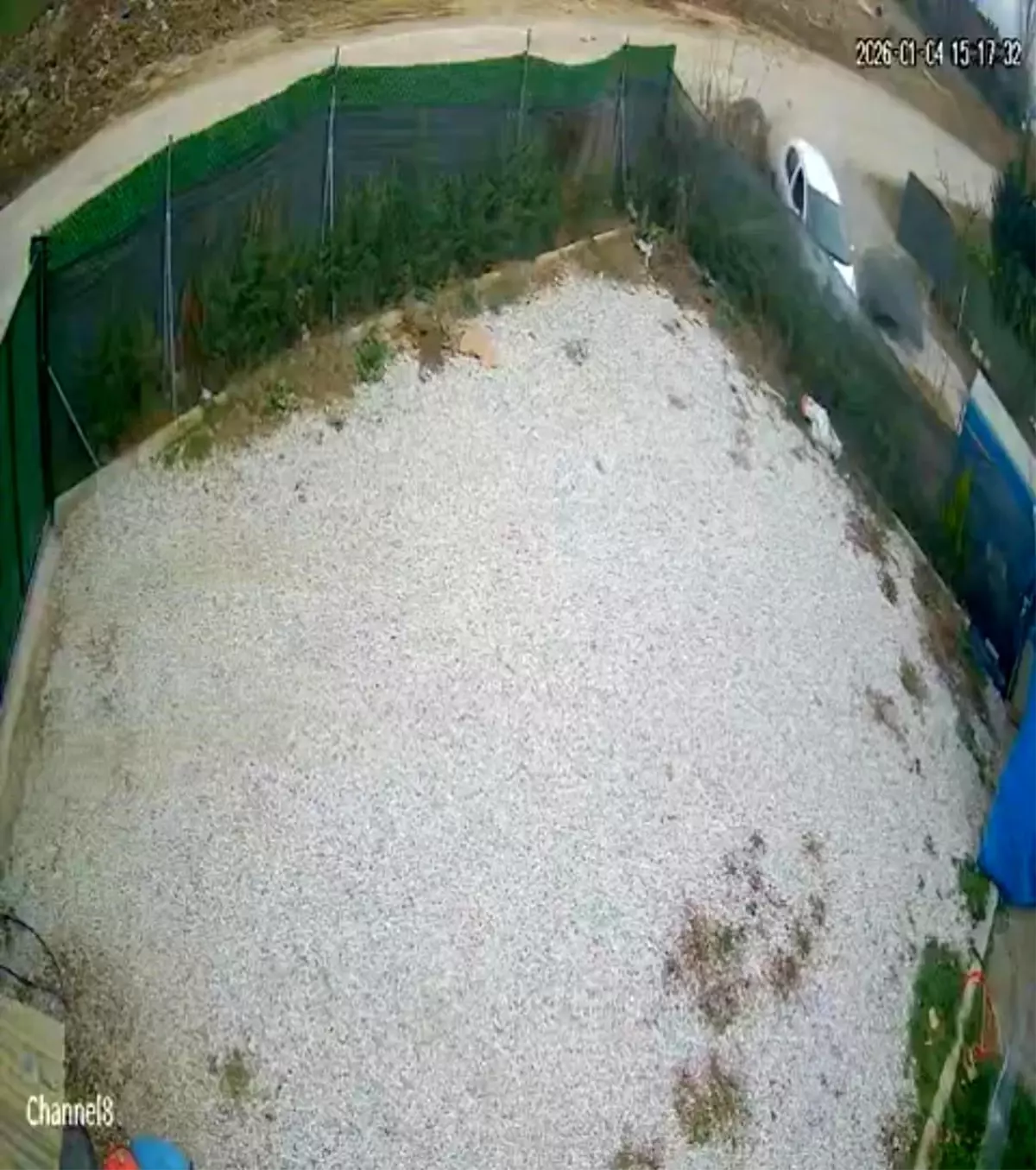 Direksiyon hakimiyetini kaybeden sürücü ölümden böyle döndü