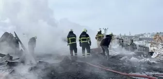 Diyarbakır'da okulun çatısında çıkan yangın söndürüldü
