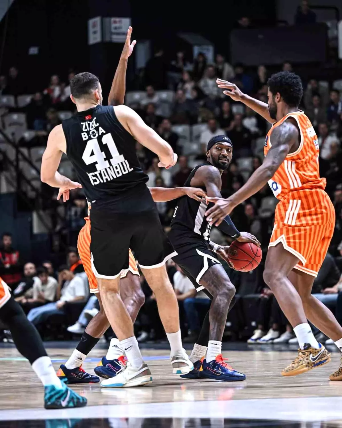 Eurocup: Beşiktaş: 97 Ratiopharm Ulm: 76