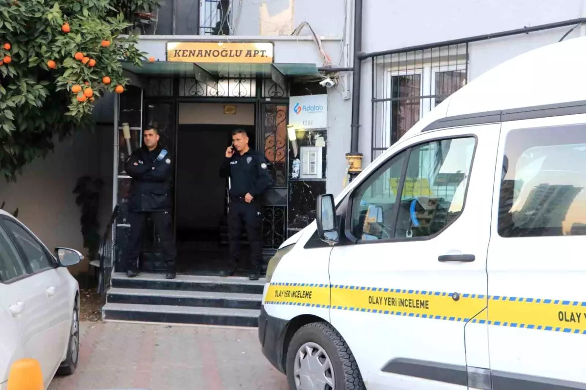 Evi teslim etmeyen müteahhidin oğlunu öldürüp yaşamına son verdi