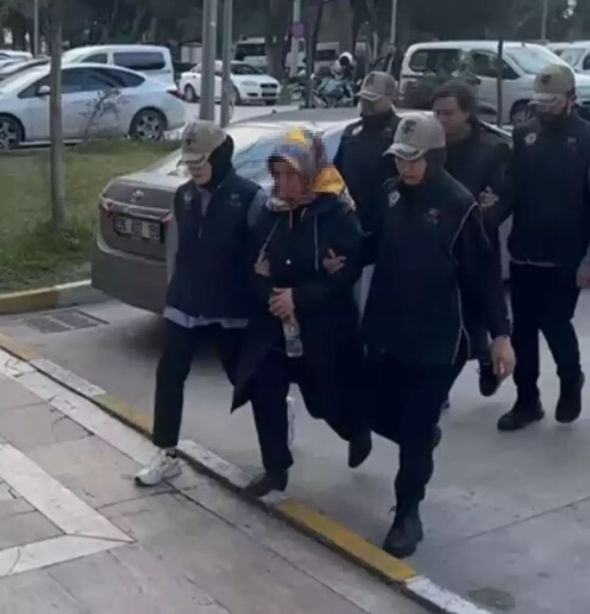 FETÖ'nün 10 yıldır aranan 'emniyet mahrem imamı' ve eşine gözaltı