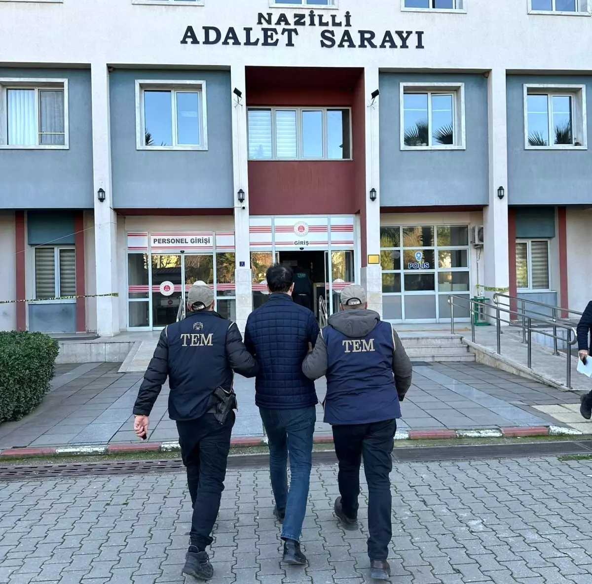 FETÖ üyesi firari ihraç polis yakalandı