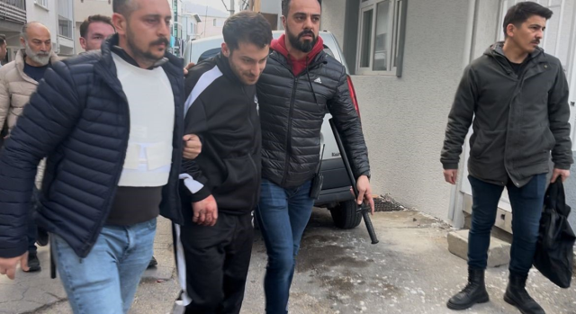 Firari zanlı Bursa'yı birbirine kattı, polise direndi kız kardeşini yaraladı