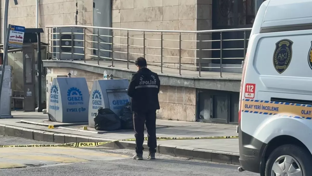 Gebze'de silahla araçtan açılan ateşte 2 kişi yaralandı