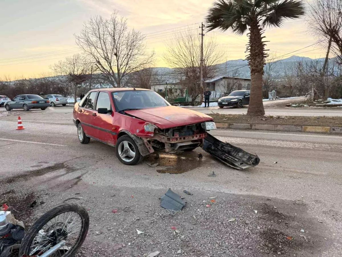 Hassa'da otomobille çarpışan motosikletin sürücüsü yaralandı