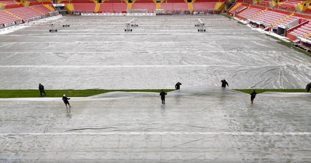 The temperature dropped to minus 17 degrees, they found the solution with a nylon cover