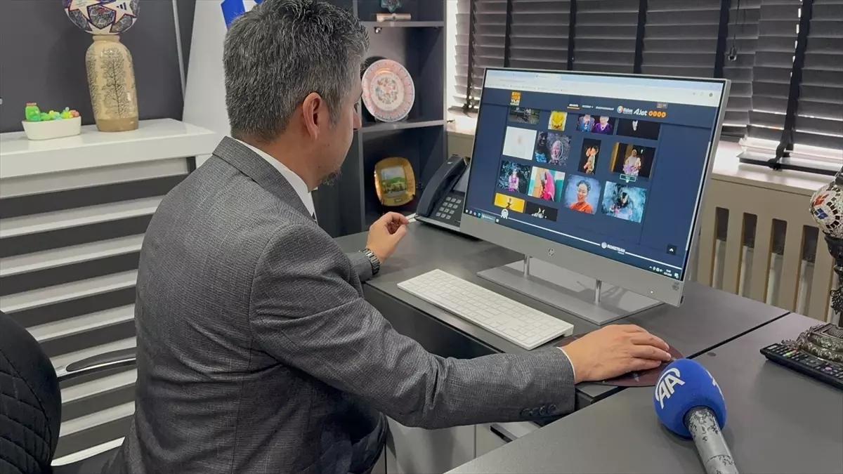 ISUBÜ Rektörü Çatal, AA'nın "Yılın Kareleri" oylamasına katıldı